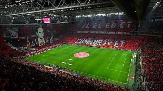 Istambul: luta entre adeptos do Bayern de Munique e do Galatasaray