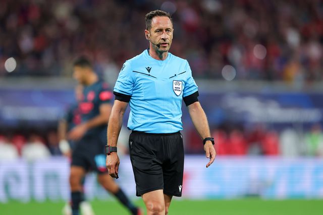 Duas equipas de arbitragem portuguesas em campo nas competições europeias