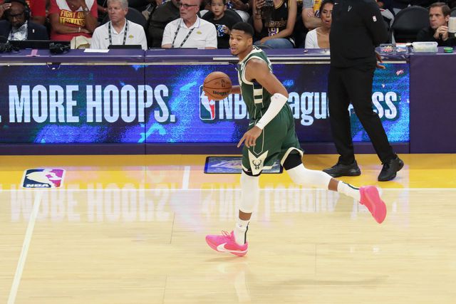 NBA: Giannis Antetokounmpo renova com os Bucks