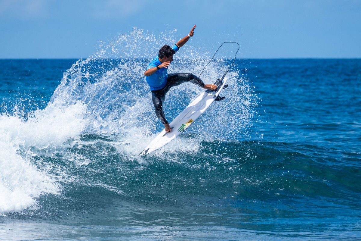 Francisca Veselko tem 18 anos, é campeã nacional de surf e agora