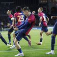 Jogadores do Barcelona festejam goleada ao Bayern Munique no Camp Nou, em jogo da terceira jornada da nova Liga dos Campeões