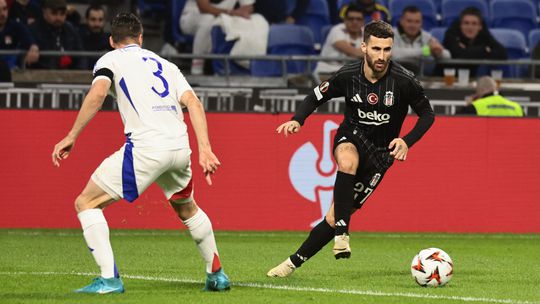 Portugueses em destaque nas vitórias do Besiktas e Olympiakos