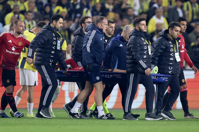 Antony sai de Istambul com canadianas e bota protetora (vídeo)