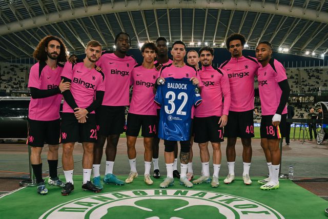 Chelsea homenageia George Baldock