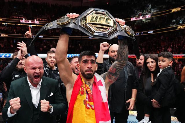 Campeão do UFC acerta contas com Ronaldo