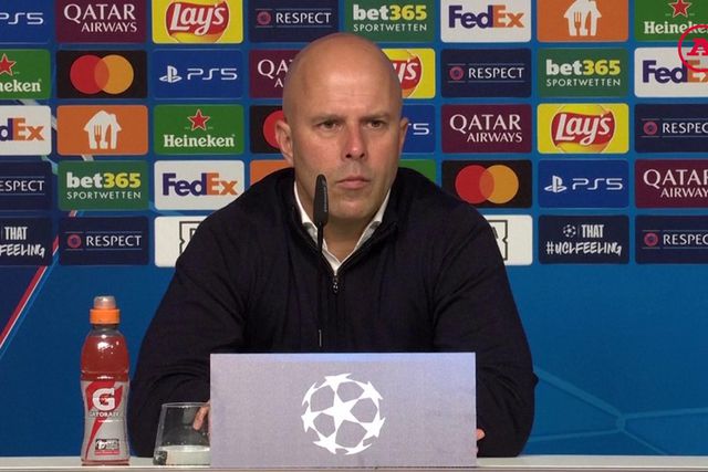 Slot não gostou da pergunta do jornalista: «Não esteve no estádio?»