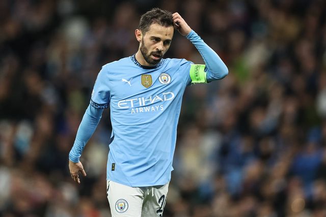 Bernardo Silva pensativo durante um jogo