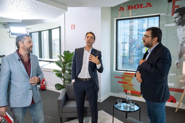 O presidente e candidato às eleições de hoje do Benfica Rui Costa nas instalações de A BOLA — Foto: A BOLA