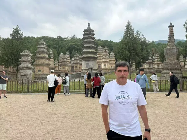 Daniel Ramos janta cedo e ataca na China!