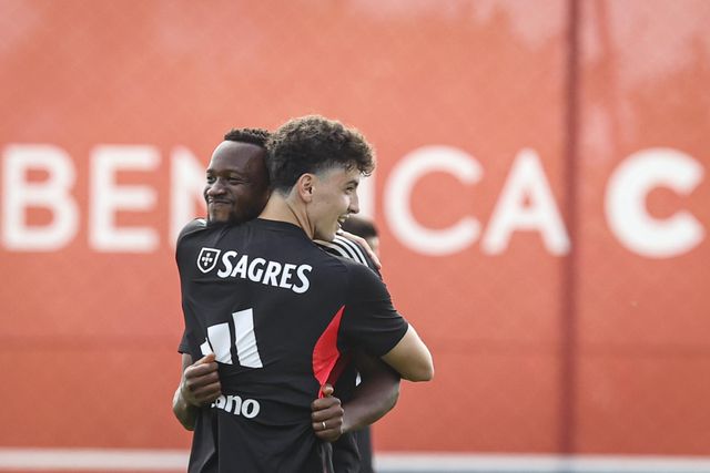 Manu Silva e Lukebakio, médio e extremo do Benfica, em fase de treino no Seixal - Foto SL Benfica