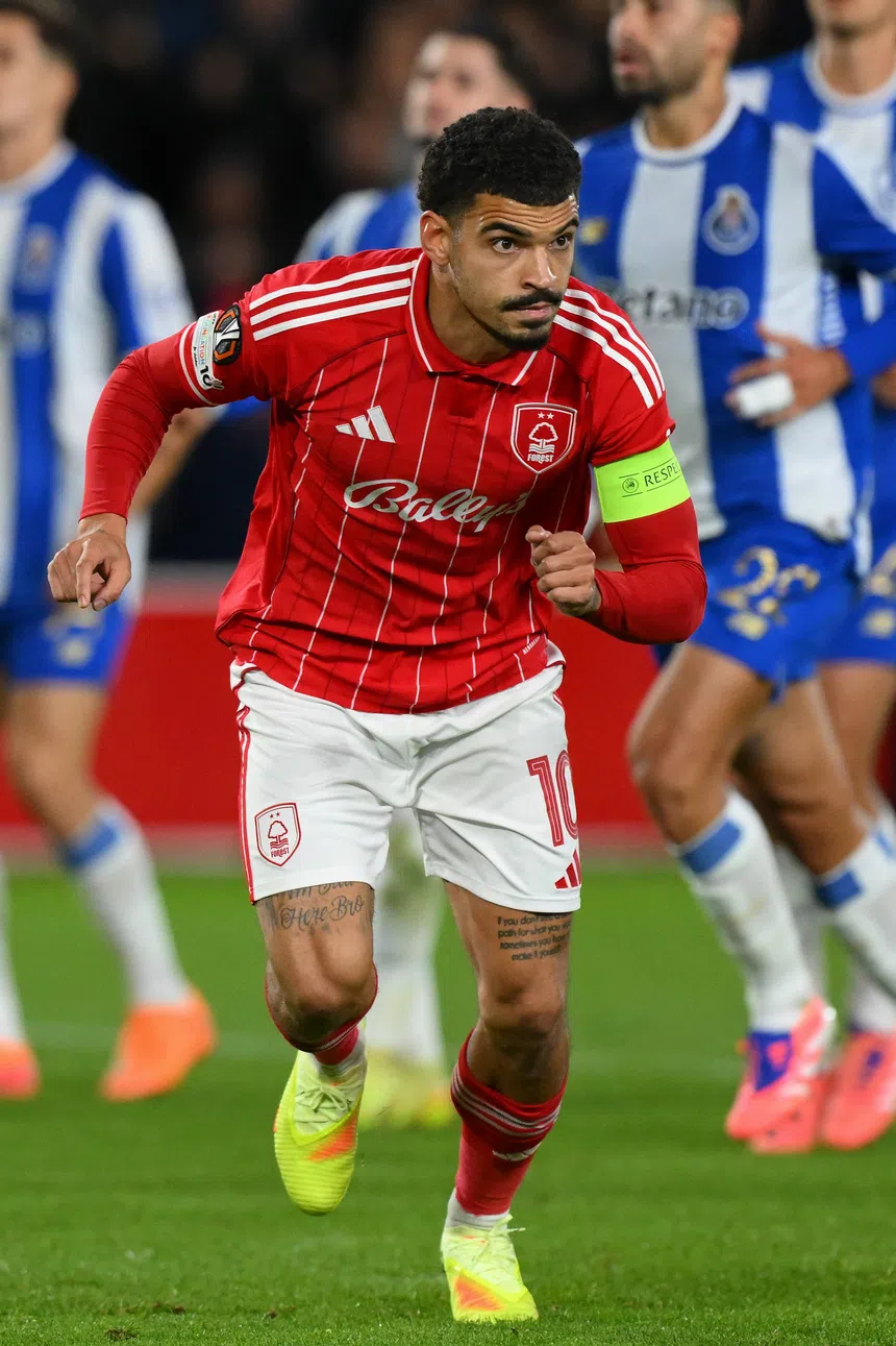 Forest vence! Ex-treinador leva 'bicada'