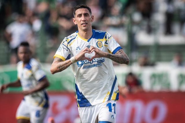 Ángel Di María a celebrar o sexto golo no regresso ao Rosario Central - Foto: Rosario Central