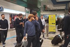 FC Porto recebido por alguns adeptos na chegada ao Aeroporto Francisco Sá Carneiro