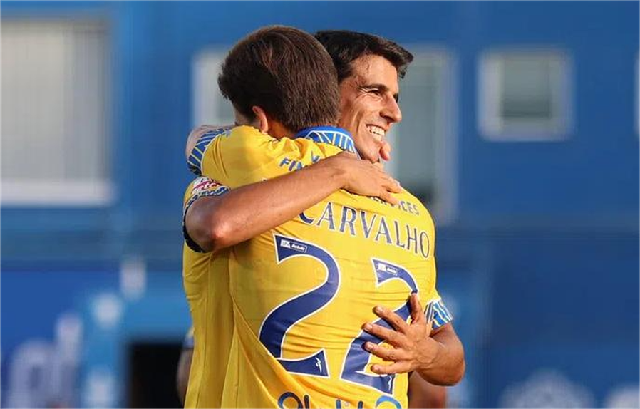 Tiago Parente tem portas abertas para regressar ao onze do Estoril, ocupando a vaga de Pedro Amaral, ainda a recuperar de uma lesão muscular. Foto: IMAGO