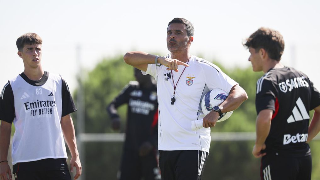 Nélson Veríssimo, treinador do Benfica B, em fase de treino - Foto SL Benfica