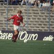 Stefan Schwarz num jogo entre o Belenenses e o Benfica, em 1990 - Foto: ASF/Nuno Ferrari