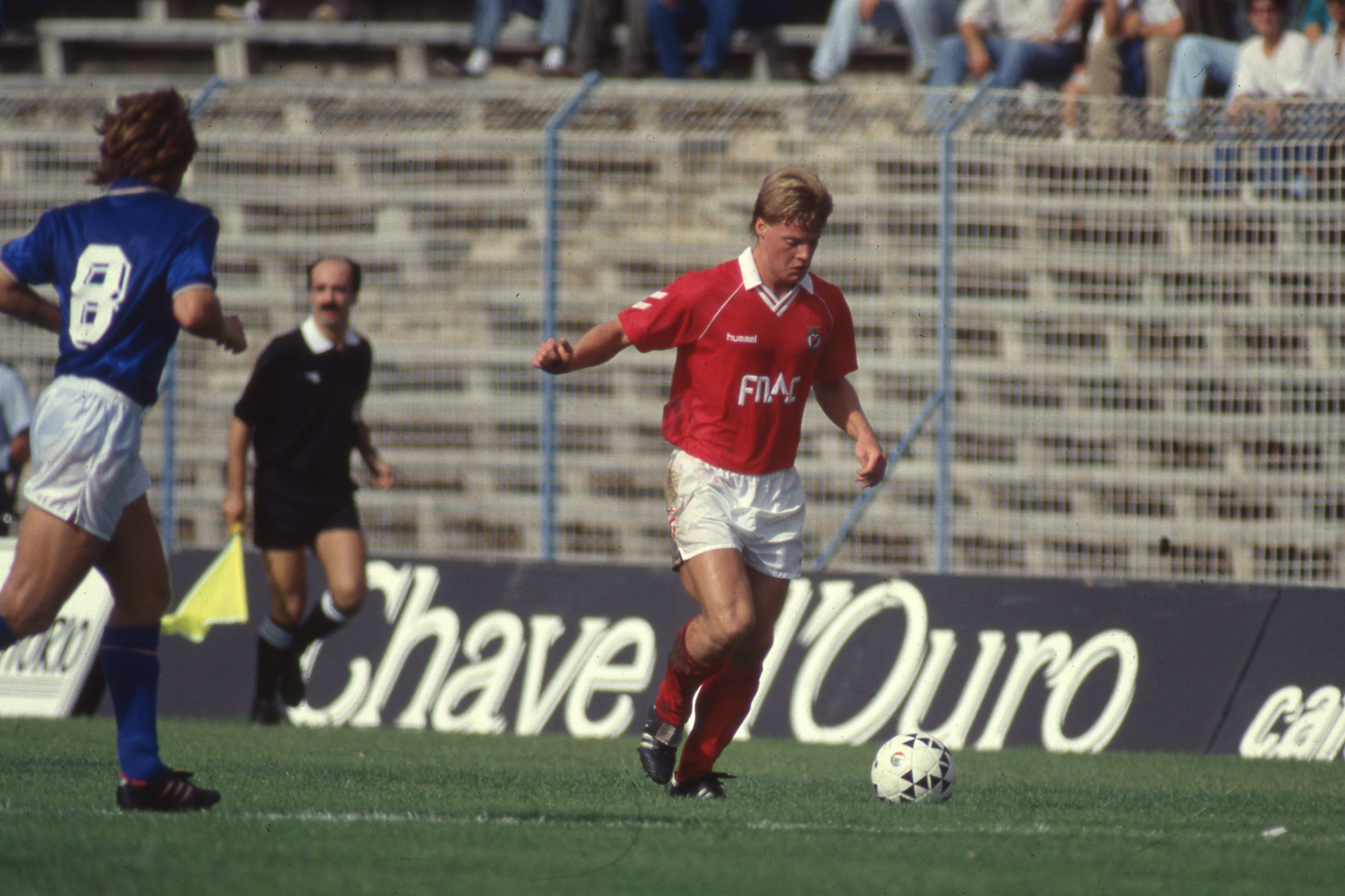 Stefan Schwarz num jogo entre o Belenenses e o Benfica, em 1990 - Foto: ASF/Nuno Ferrari