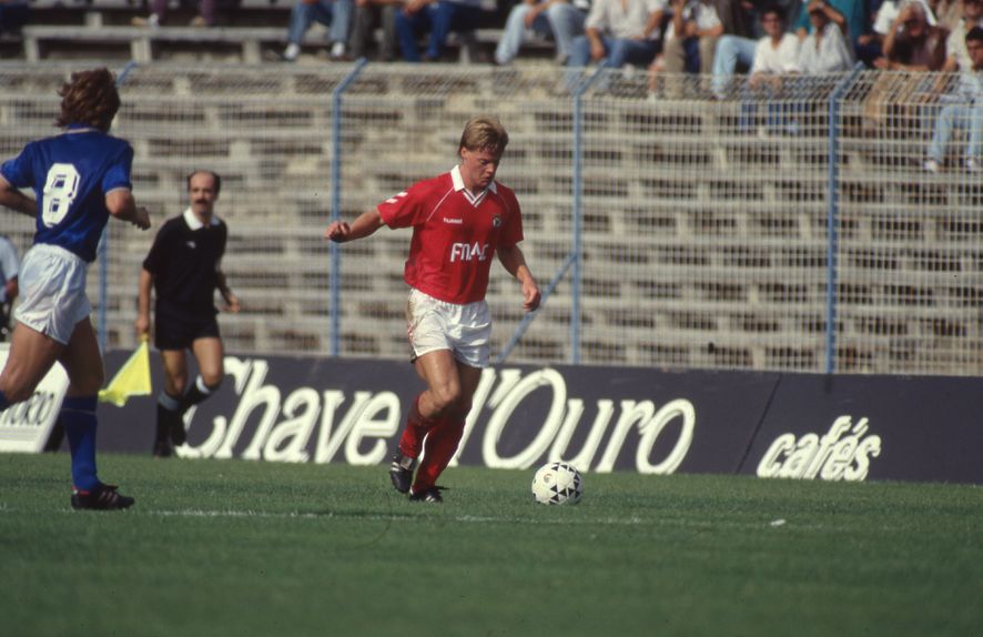Stefan Schwarz num jogo entre o Belenenses e o Benfica, em 1990 - Foto: ASF/Nuno Ferrari