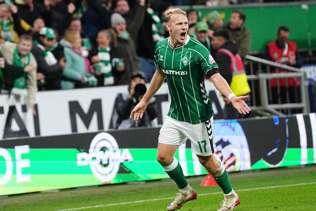 Marco Grüll festeja golo que valeu o triunfo do Werder Bremen
