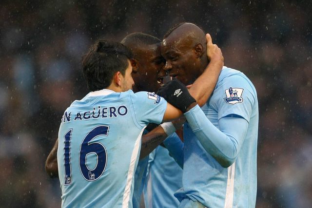 Balotelli e Aguero: os protagonistas de um momento inesquecível para o City. Foto: Imago
