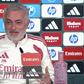 Perguntaram a Mourinho sobre a barba e o onze e ele fez toda a sala rir