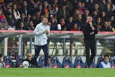 Farioli atento ao jogo. Foto: Catarina Morais/Kapta+ (Gil Vicente-FC Porto)