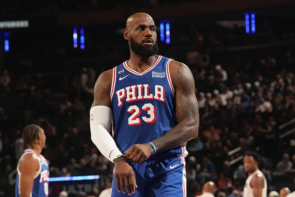 LeBron, que celebra o 42.º aniversario em dezembro, procura a conquista do quinto título da NBA      Fotografia NBAE