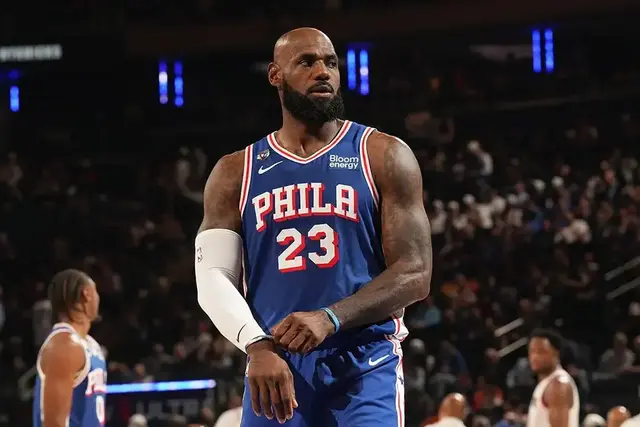 LeBron, que celebra o 42.º aniversario em dezembro, procura a conquista do quinto título da NBA      Fotografia NBAE