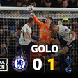 Autogolo caricato do guarda-redes do Chelsea dá vantagem ao Tottenham