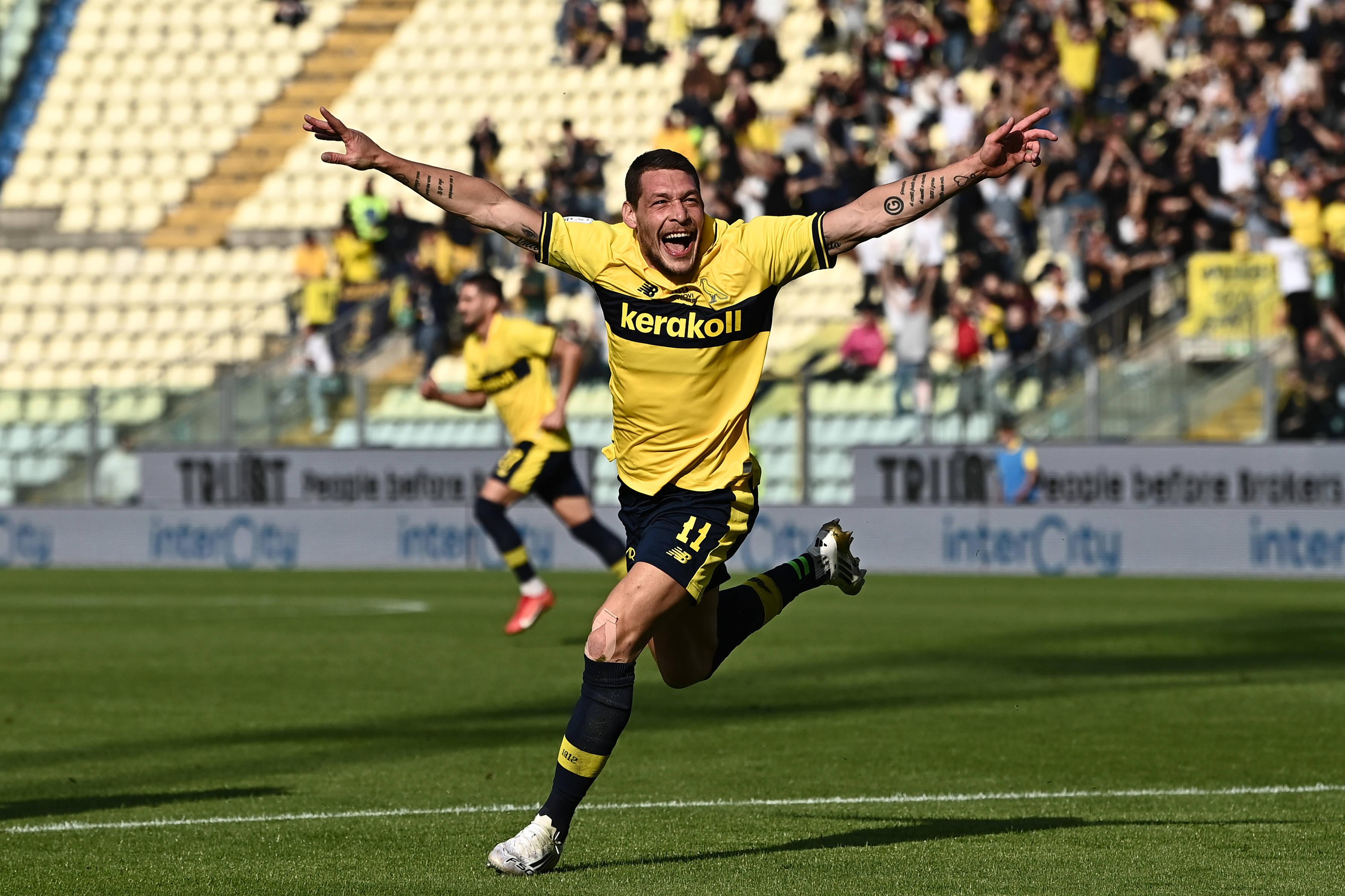 Belotti celebra golo pelo Modena