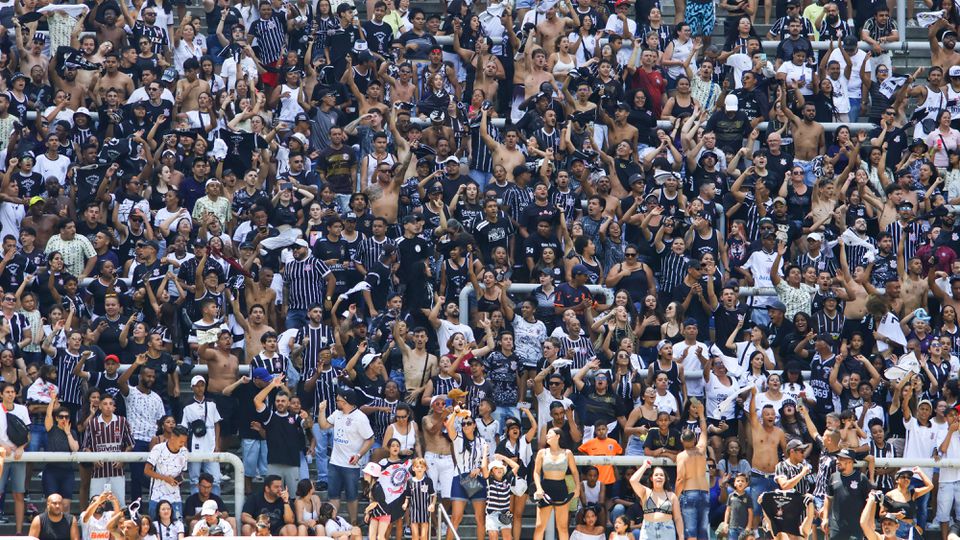 Sede do Corinthians vandalizada em véspera de eleições