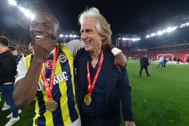 Fenerbahçe salda dívida a Jorge Jesus