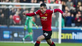 Ex-central recorda polémica com Van Persie: «Pedi-lhe desculpa e ele 'vai-te f...'» (vídeo)
