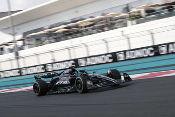 GP Abu Dhabi: George Russell no topo do primeiro treino livre