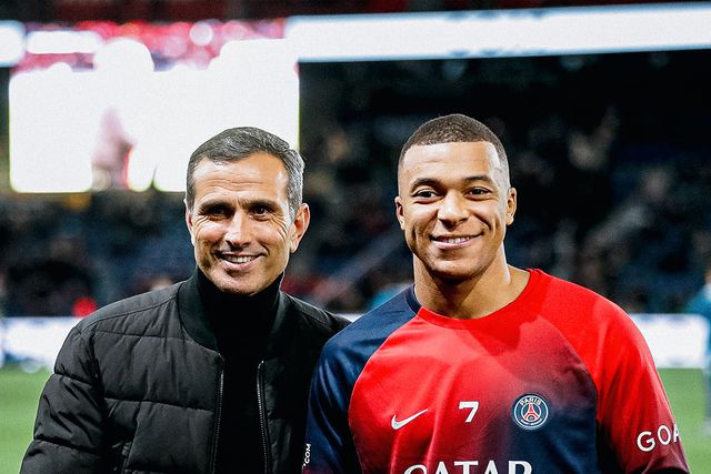 Mbappé usa camisa presenteada por Pauleta e tem detalhe especial