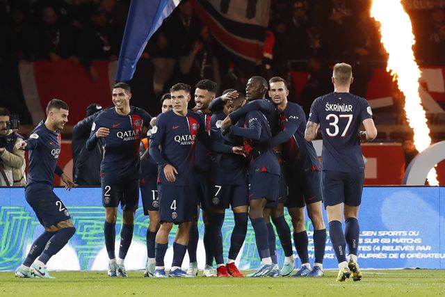 PSG passeia frente ao Mónaco com dois golos portugueses