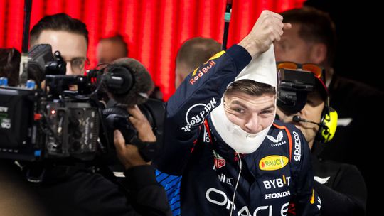 Verstappen: «Para o ano será uma batalha entre muitos carros, mas tenho de gozar isto agora»