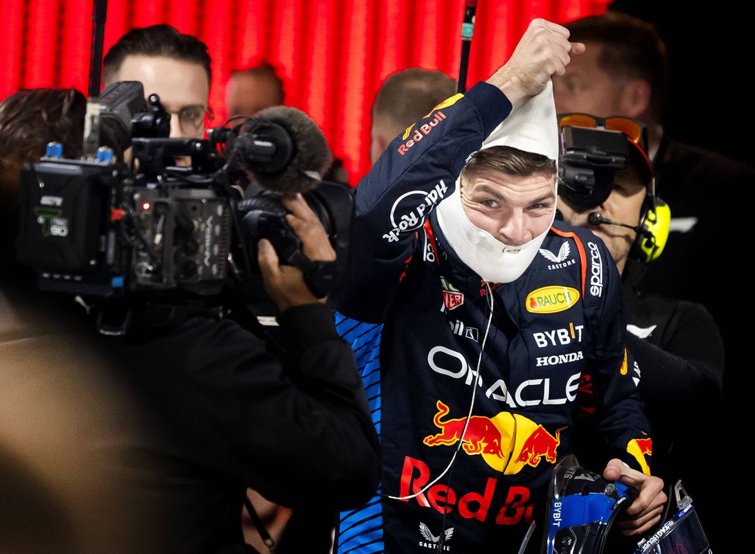 Verstappen: «Para o ano será uma batalha entre muitos carros, mas tenho de gozar isto agora»