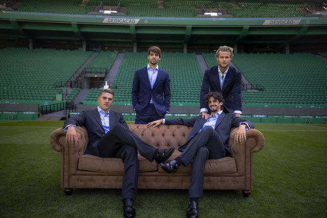 Sporting: jogadores no sofá em pleno relvado e Gyokeres vai de mota (fotogaleria)