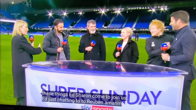 Imperdível: Ed Sheeran, adepto do Ipswich, interrompe Amorim...