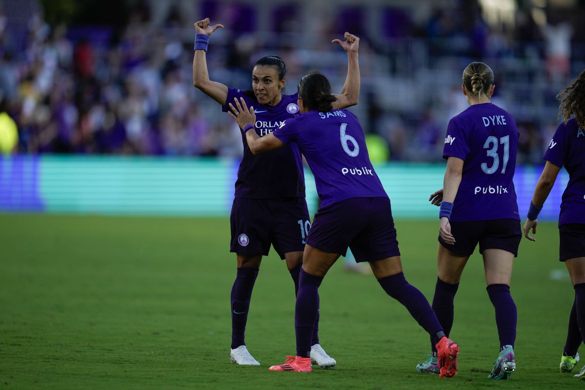 EUA: Marta festeja título inédito com o Orlando Pride e solta 'palavrão'