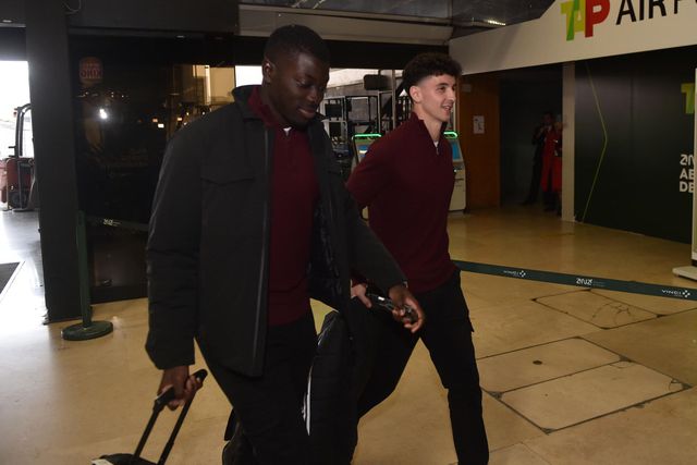 Benfica: Manu Silva convocado para duelo com o Ajax