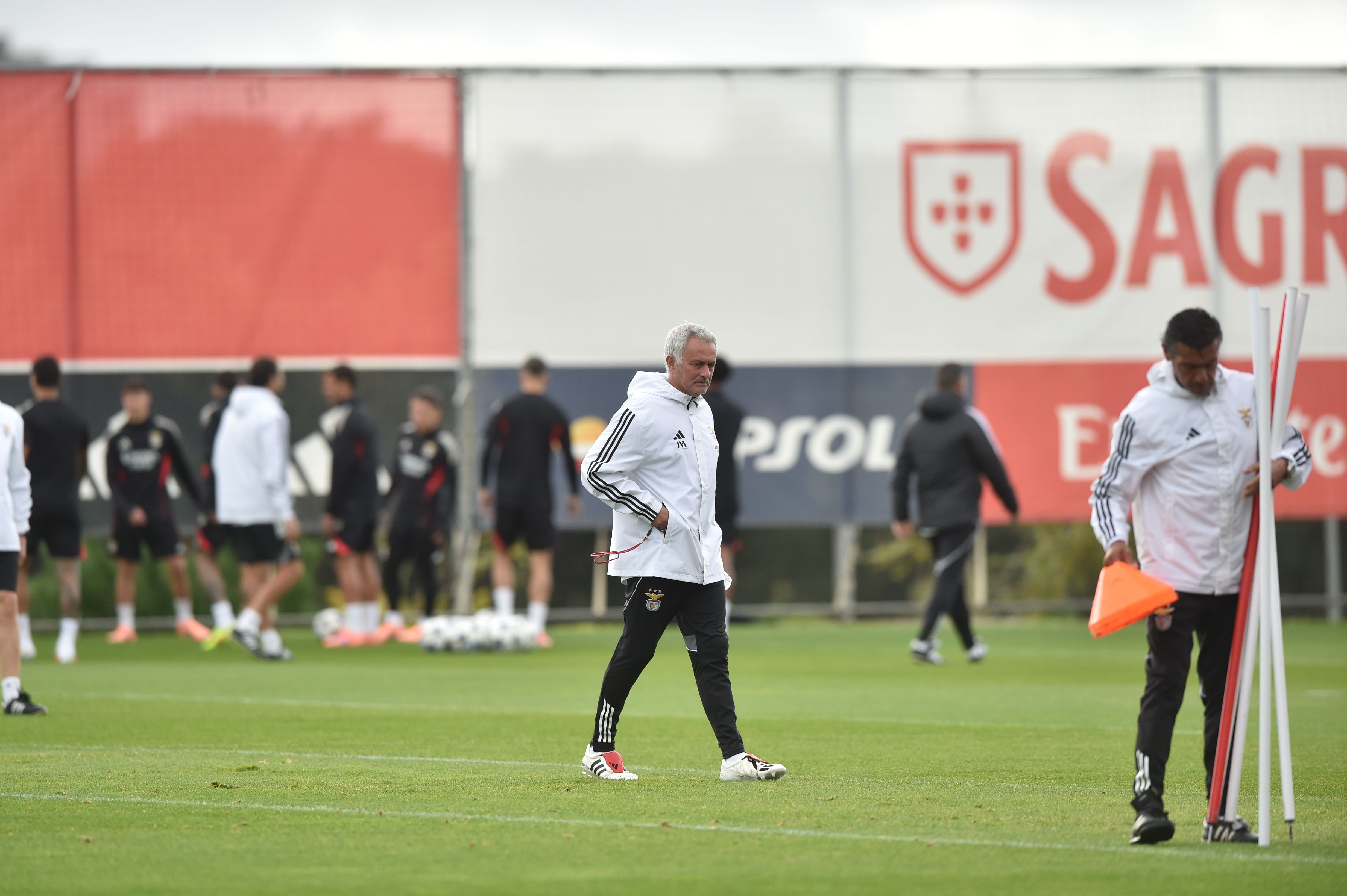 José Mourinho no treino do Benfica - Foto: Miguel Nunes