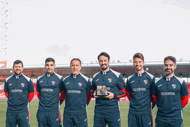 César Peixoto recebeu o galardão junto da sua equipa técnica. Fotografia: Gil Vicente