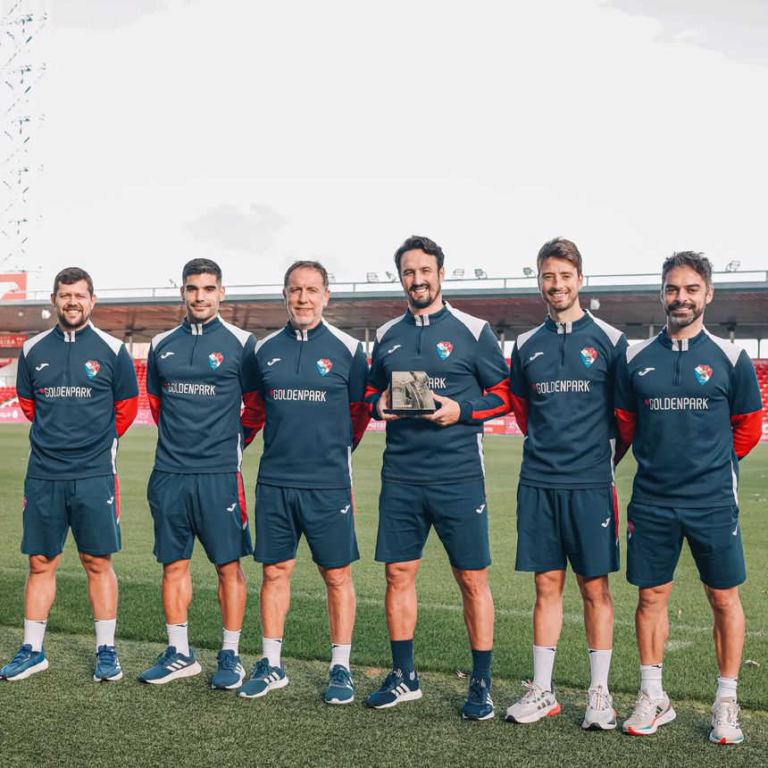 César Peixoto recebeu o galardão junto da sua equipa técnica. Fotografia: Gil Vicente