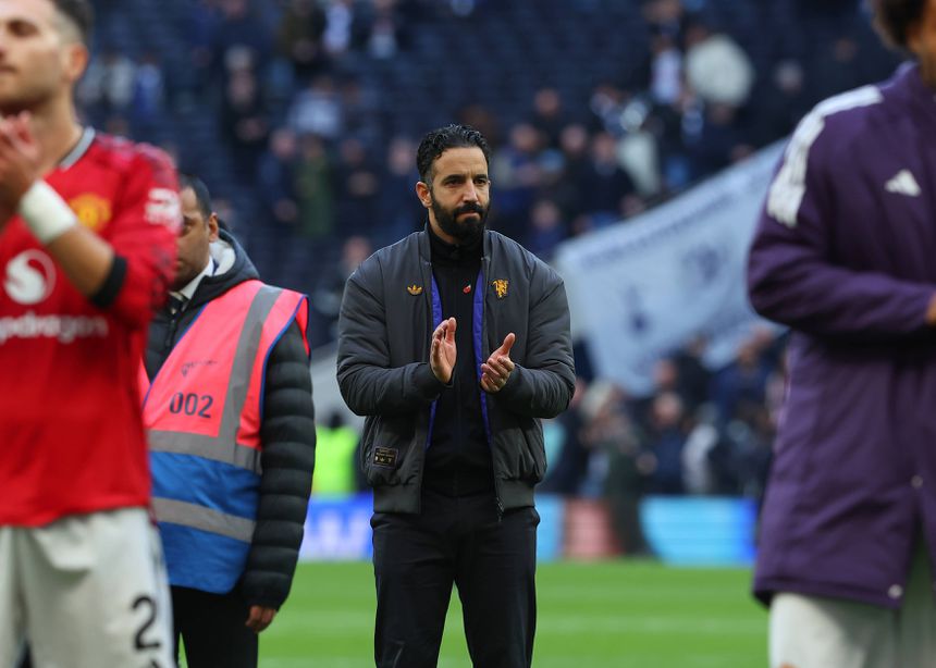Ruben Amorim a agradecer o apoio dos adeptos do Man. United em casa do Tottenham