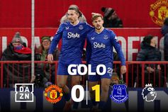 Tiraço de Dewsbury-Hall e Everton em vantagem, mesmo com 10