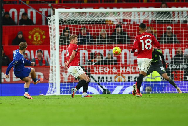 Manchester United derrotado em casa por Everton com menos um