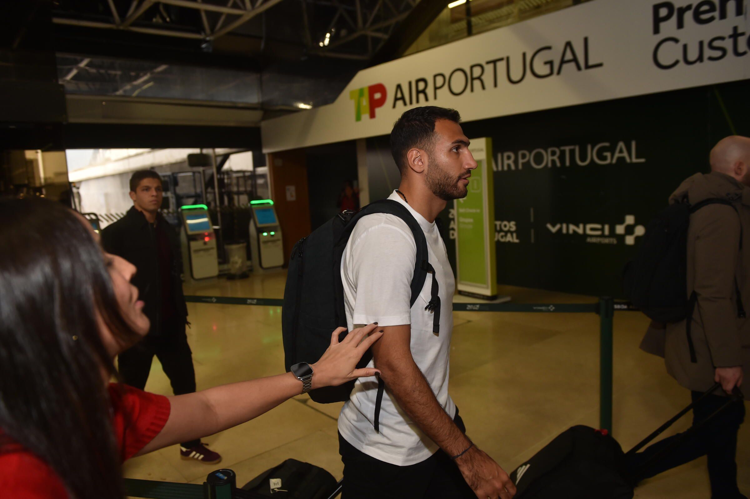 Pavlidis na partida do Benfica para Amesterdão - Foto: Miguel Nunes