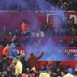 Zona dos adeptos do Manchester United com mobilidade reduzida foi alvo da perigosa estupidez de alguns adeptos do Everton - Foto: Andrew Yates/IMAGO